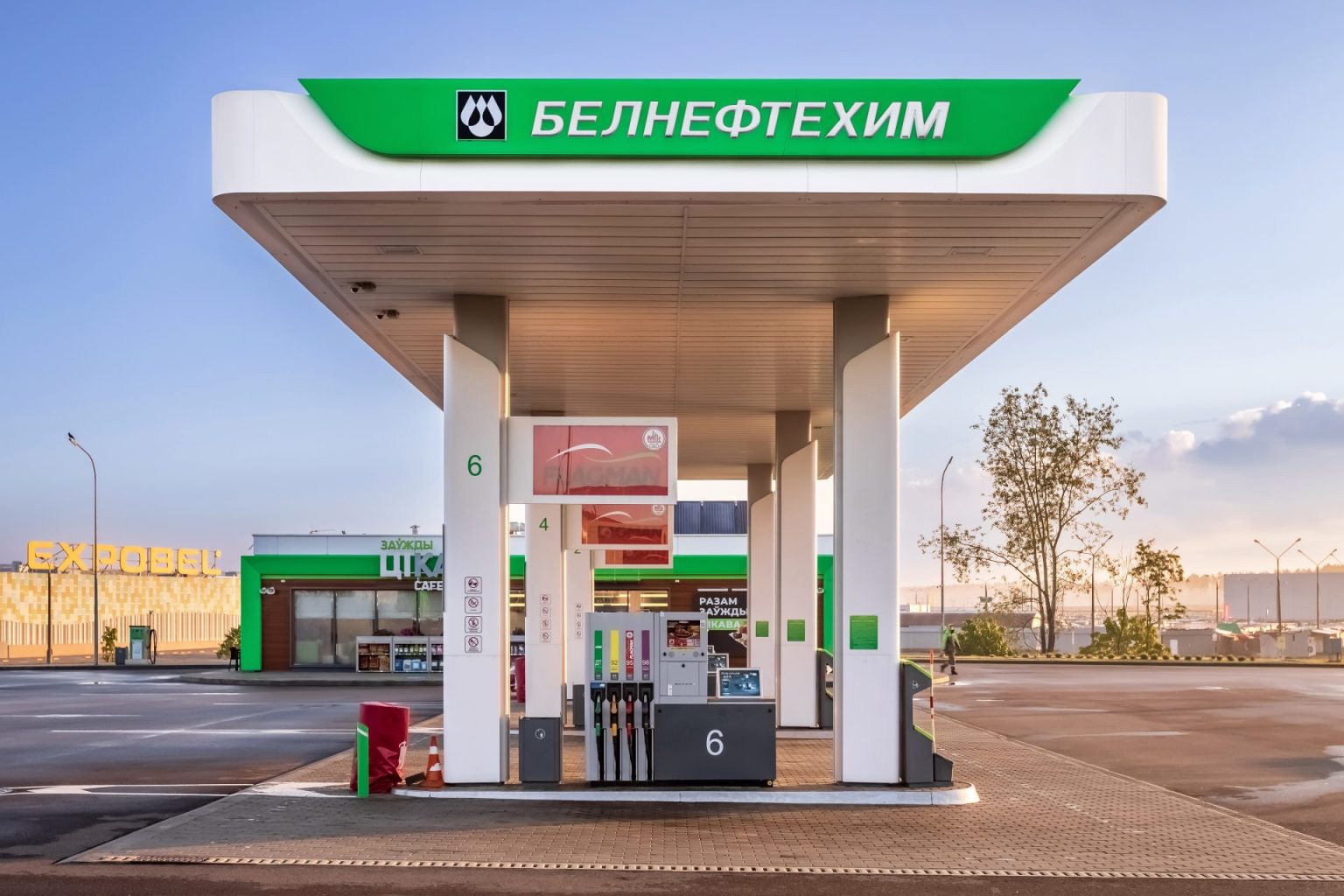 Фирменный стиль и дизайн АЗС Белоруснефть, брендовое оформление