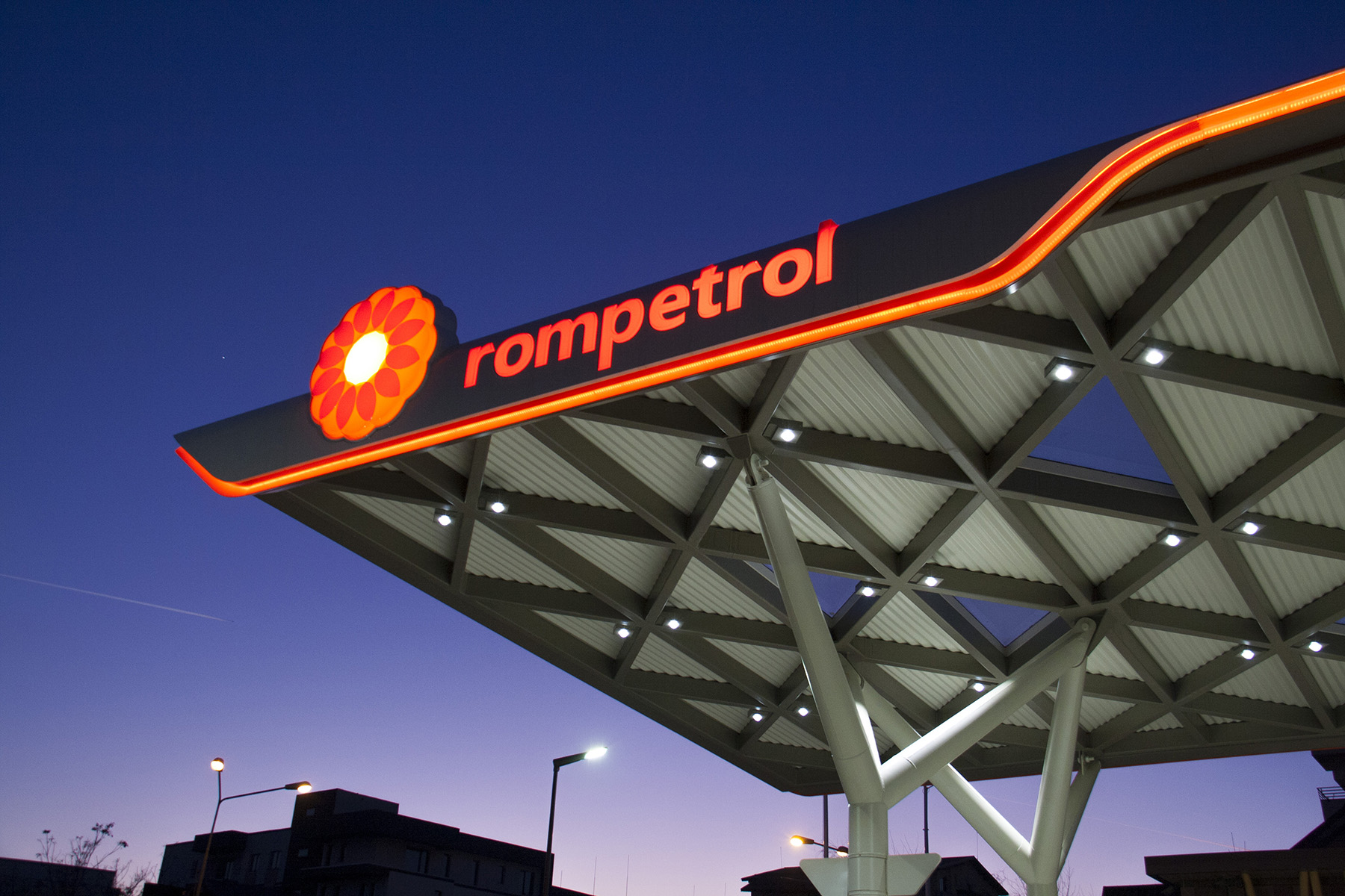 Фриз навеса автозаправочной станции Rompetrol